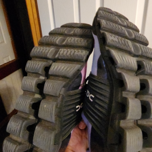 Shoes - Picture 6 of 7